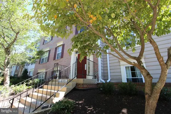 12102 Green Leaf Ct #102, FAIRFAX, VA 22033