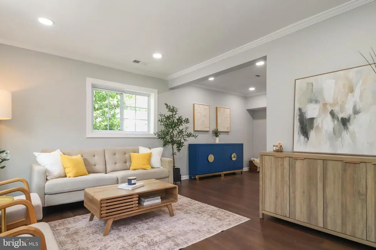 6621 Hallwood Ave, Falls Church, VA 22046 - #1