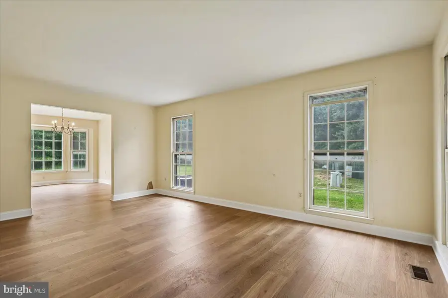 3231 Nestlewood Dr, Herndon, VA 20171 - #3