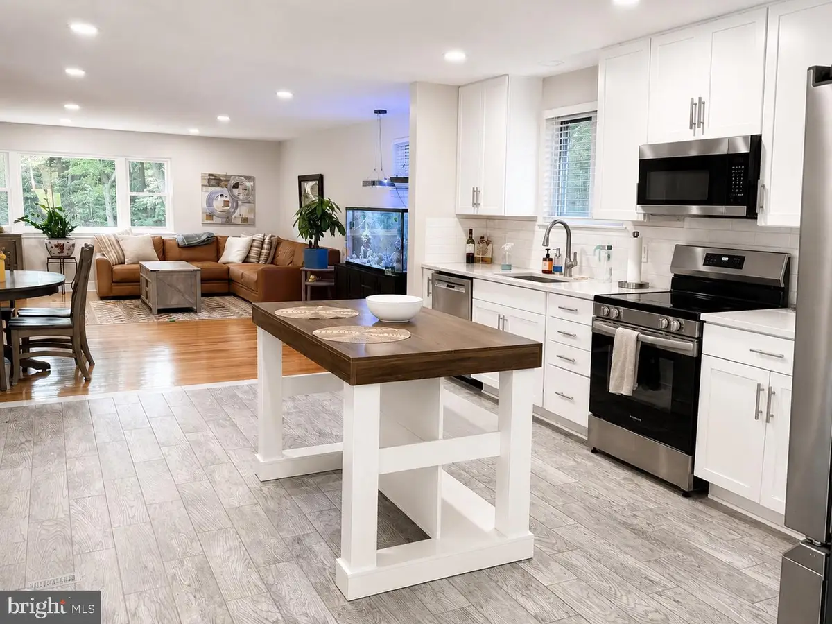5010 Gainsborough Dr, Fairfax, VA 22032 - #1