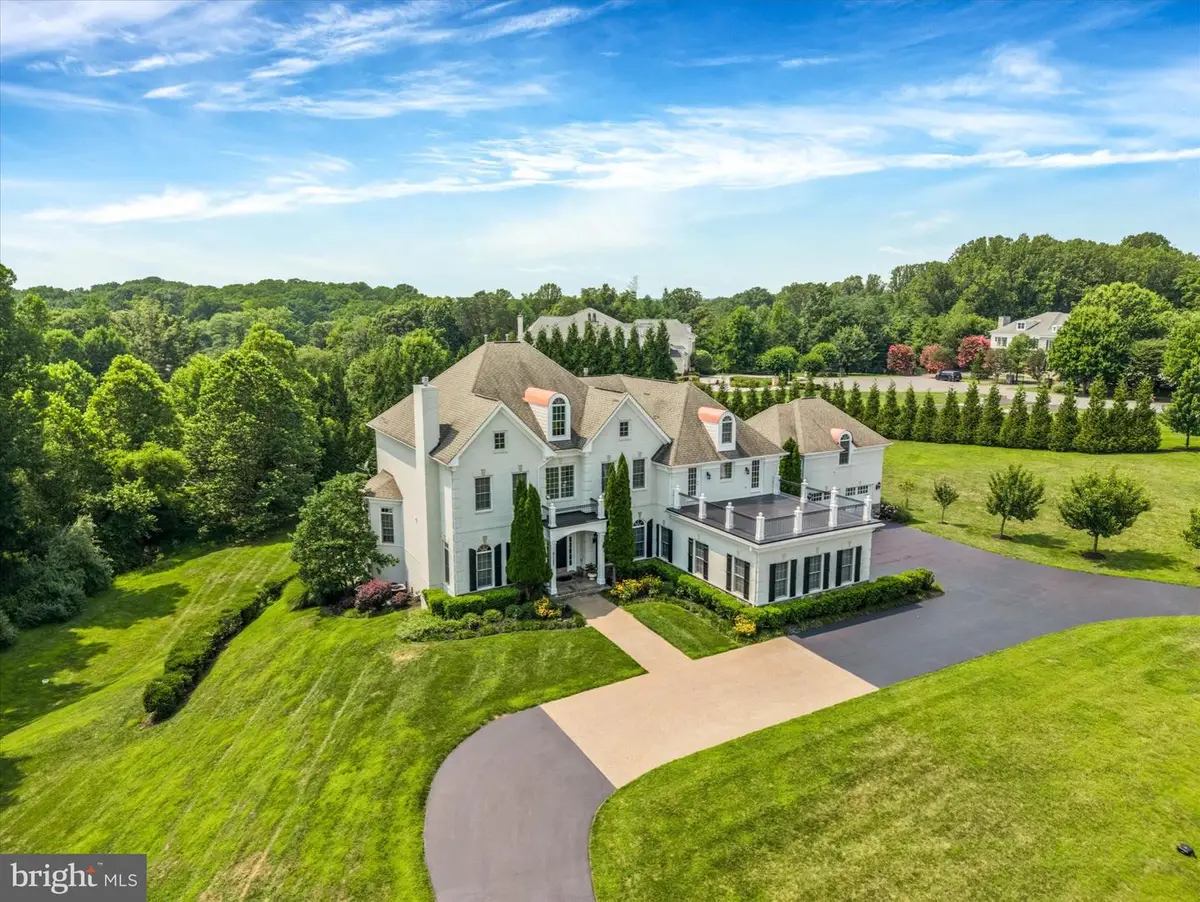 9107 Dara Ln, Great Falls, VA 22066 - #1