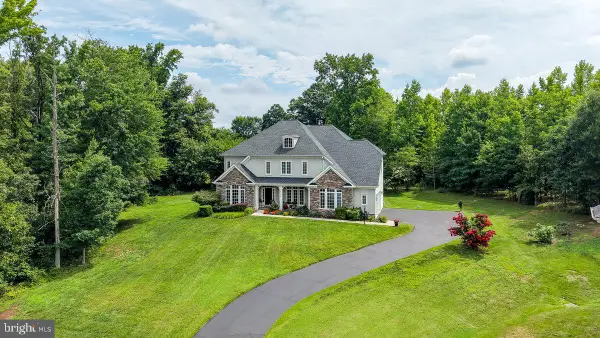 8906 Laurel Overlook Dr, LORTON, VA 22079