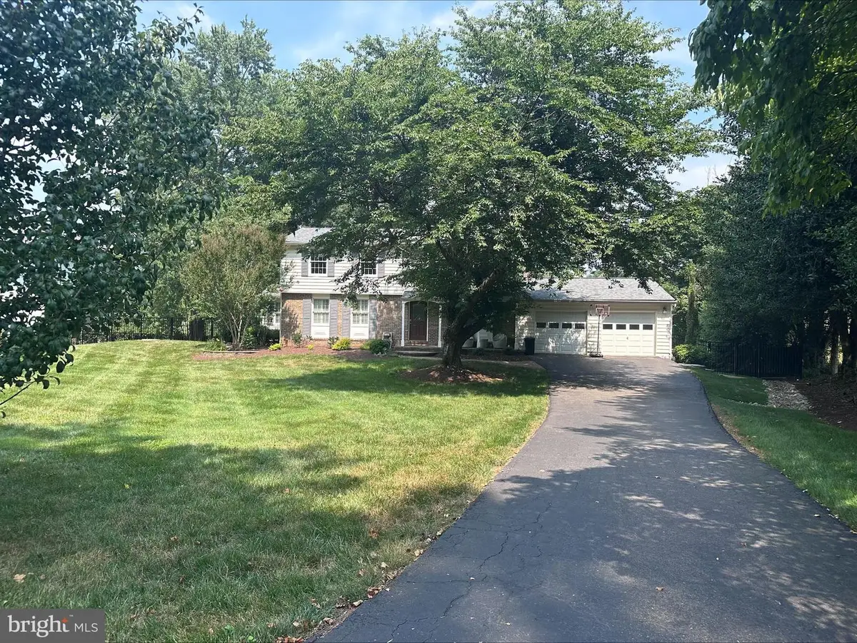 907 Cantle Ln, Great Falls, VA 22066 - #1