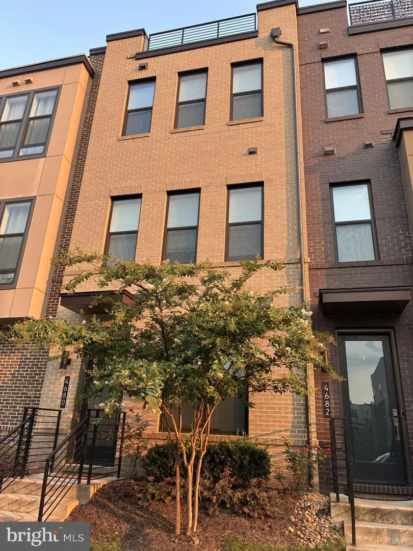 4680 Charger Pl, Chantilly, VA 20151 - #1