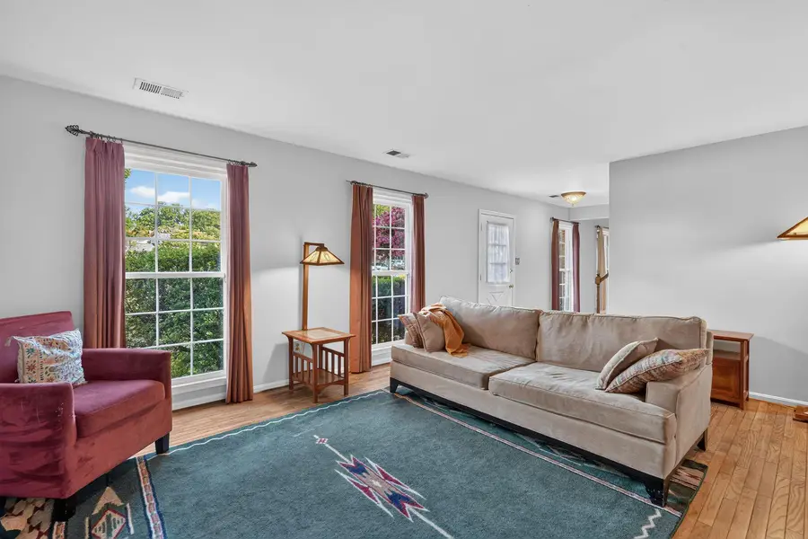 8000 Woodcroft Ct, Dunn Loring, VA 22027 - #3