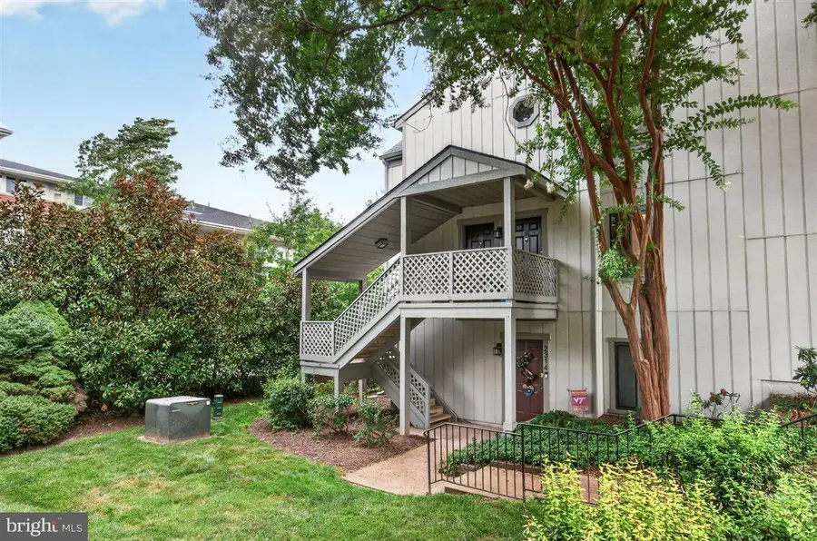 2316 Hunters Run Dr, Reston, VA 20191 - #2