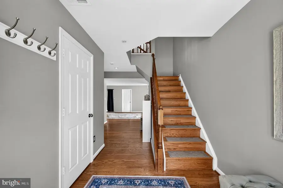 5201 Ballycastle Cir, Alexandria, VA 22315 - #3