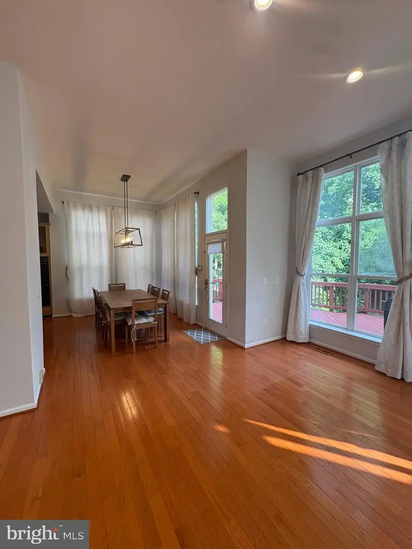 3024 Mainstone Dr, Fairfax, VA 22031 - #3