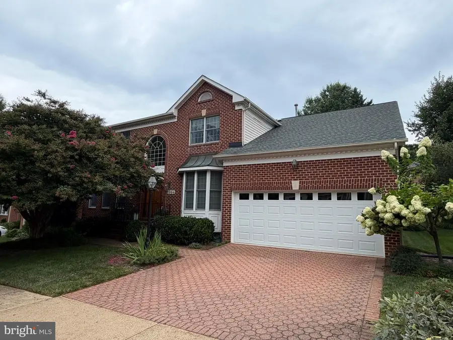 1964 Horse Shoe Dr, Vienna, VA 22182 - #2