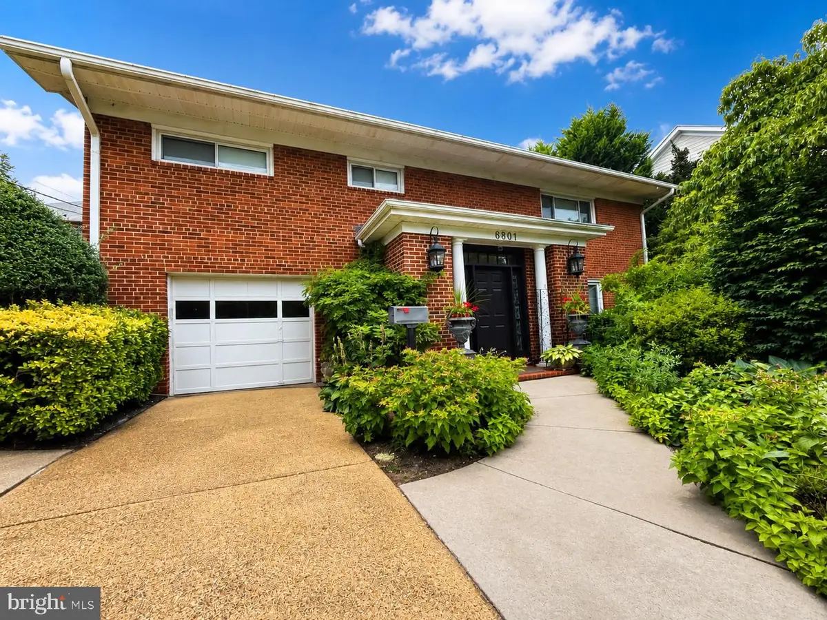6801 Old Chesterbrook Rd, McLean, VA 22101 - #1