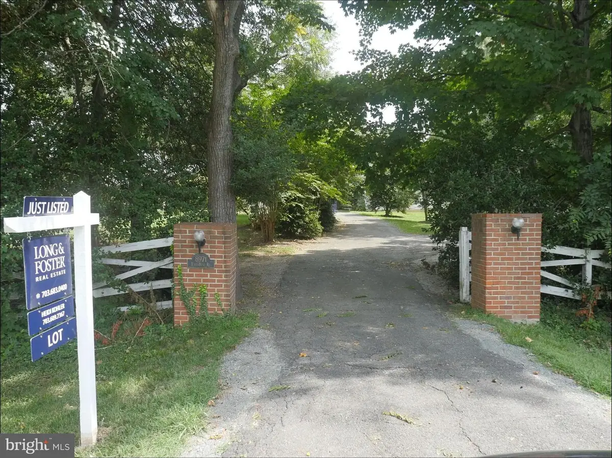8971 Fort Hunt Rd, Alexandria, VA 22308 - #1