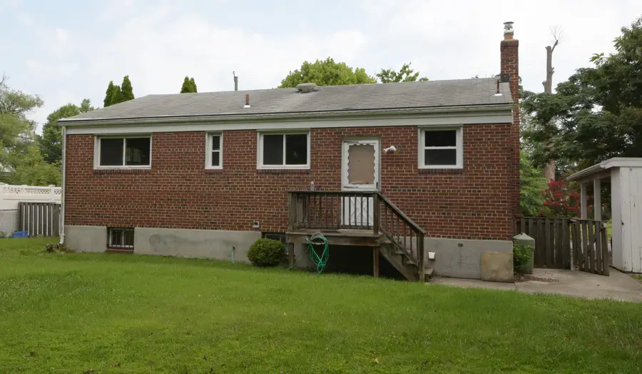 6815 Kingwood Dr, Falls Church, VA 22042 - #3