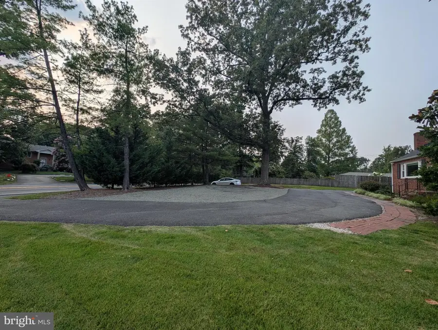 3907 Prosperity Ave, Fairfax, VA 22031 - #2