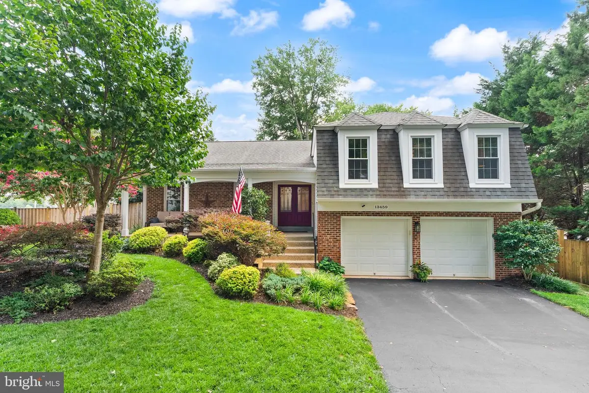13459 Stream Valley Dr, Chantilly, VA 20151 - #1