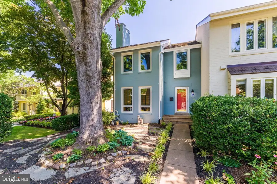 2001 Chadds Ford Dr, Reston, VA 20191 - #2