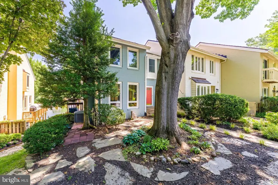 2001 Chadds Ford Dr, Reston, VA 20191 - #3