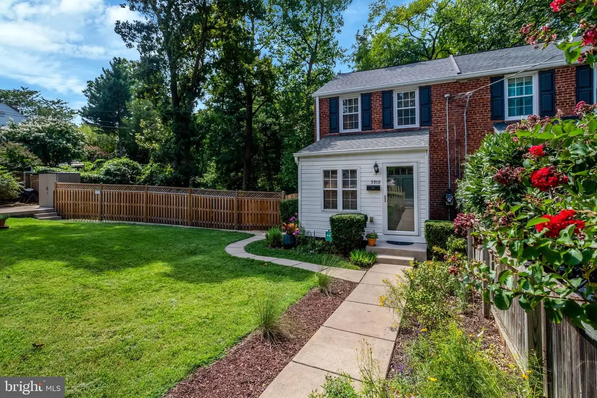 5910 Edgehill Dr, Alexandria, VA 22303 - #1