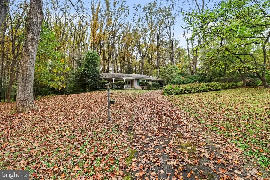 9116 Weant Dr, Great Falls, VA 22066 - #2