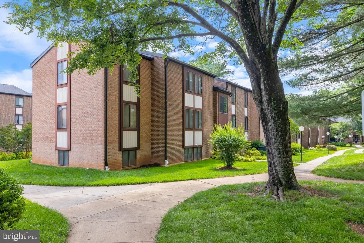 9731 Kings Crown Ct #201, Fairfax, VA 22031 - #1