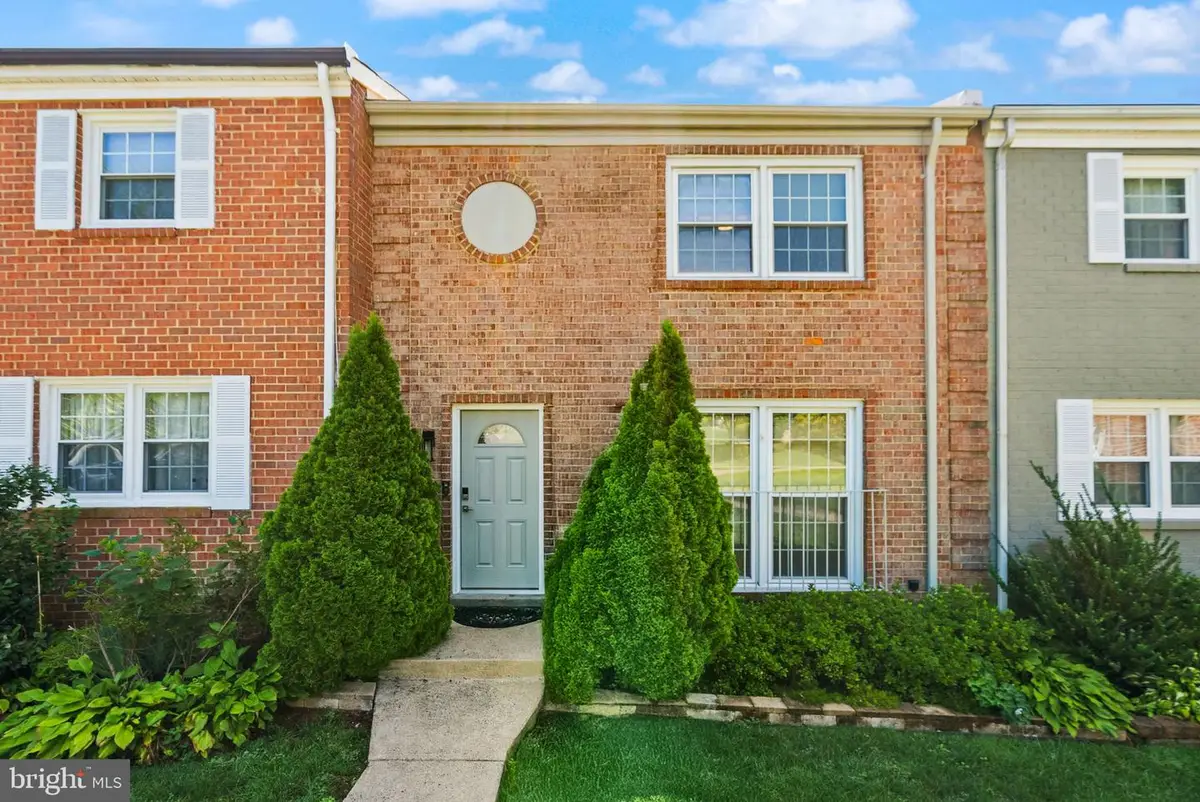 7471 Jayhawk St, Annandale, VA 22003 - #1
