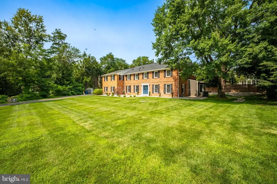 8354 Old Dominion Dr, McLean, VA 22102 - #2
