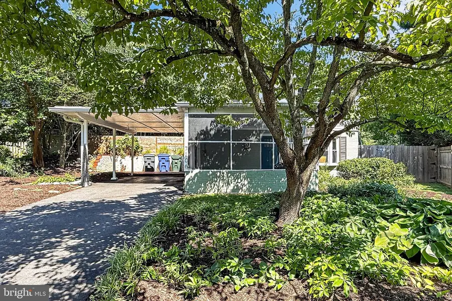 7106 Frazier Pl, Falls Church, VA 22042 - #2
