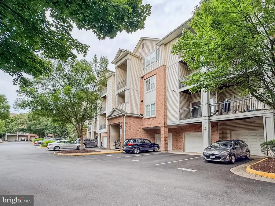 12140 Garden Grove Cir #404, Fairfax, VA 22030 - #3