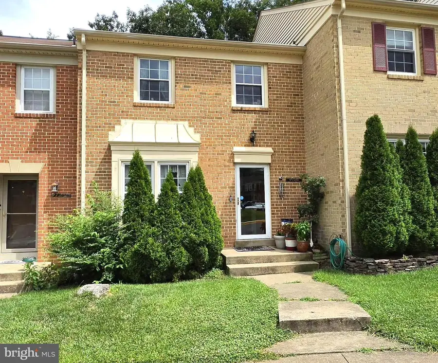 9731 Lakepointe Dr, Burke, VA 22015 - #2