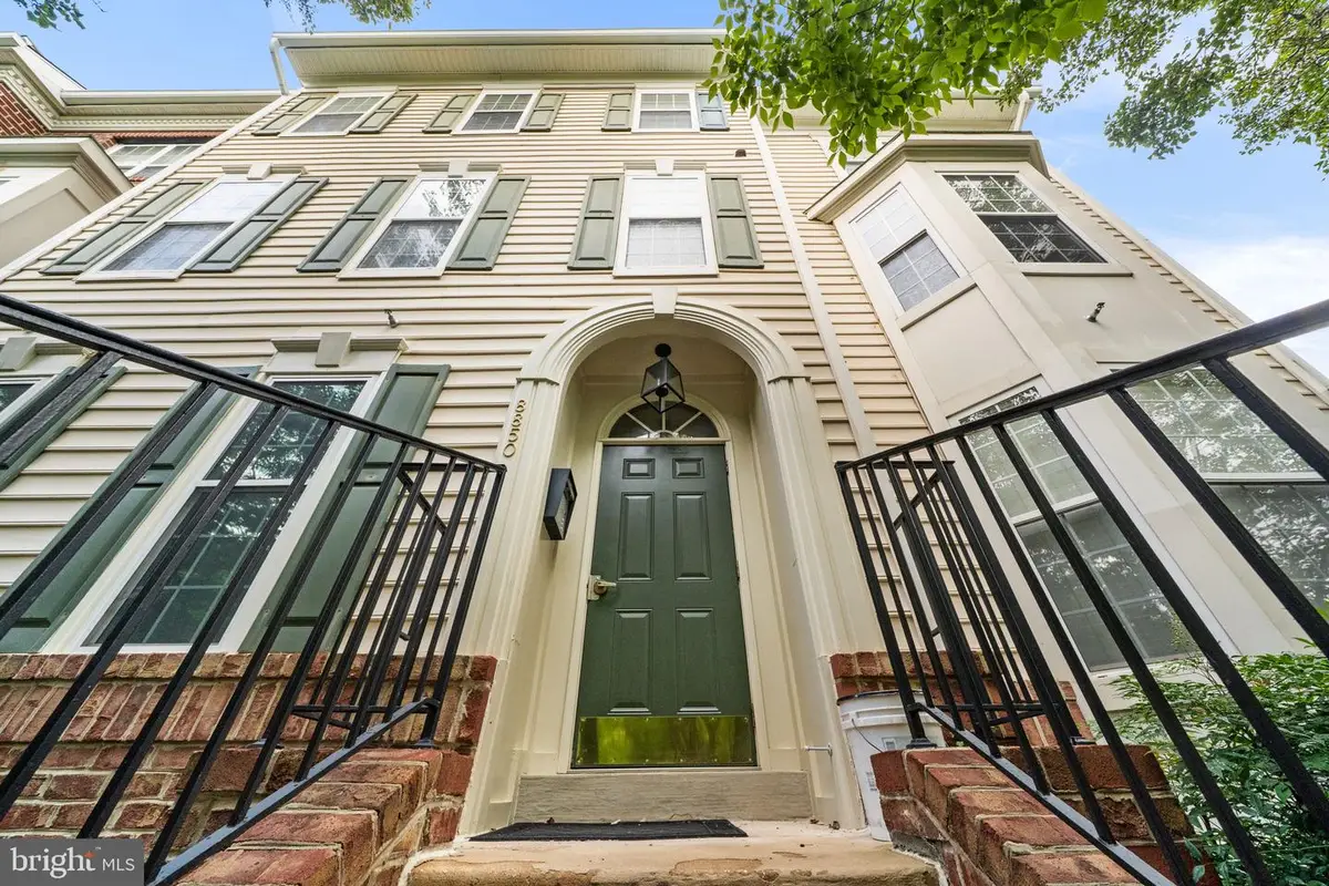 8850 Ashgrove House Ln #101, Vienna, VA 22182 - #1