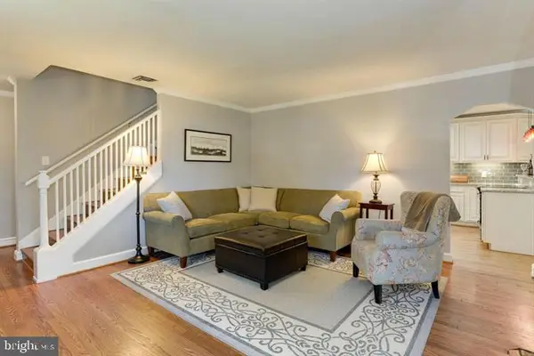 3460 Washington Dr, FALLS CHURCH, VA 22041
