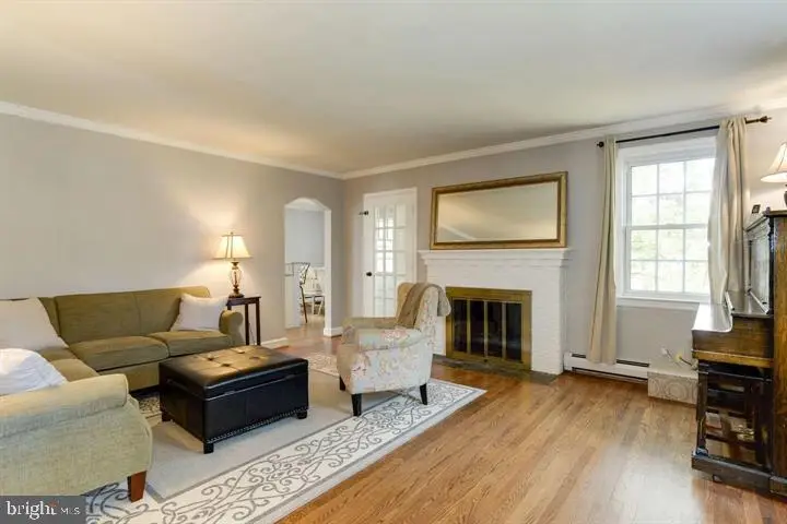 3460 Washington Dr, Falls Church, VA 22041 - #3