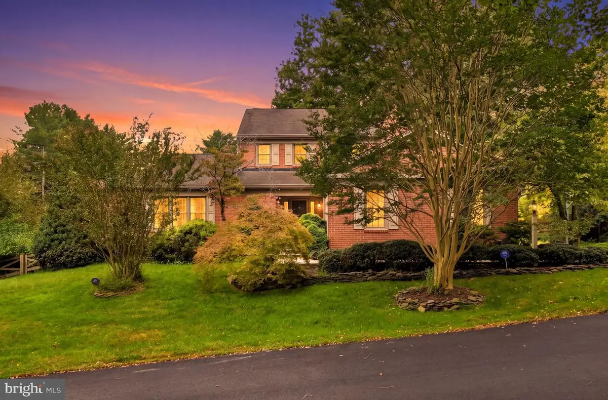 10005 Scenic View Ter, Vienna, VA 22182 - #1
