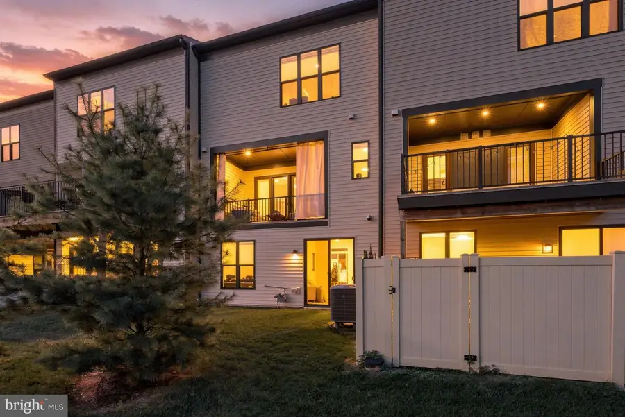 4550 Plateau Dr, Fairfax, VA 22030 - #2