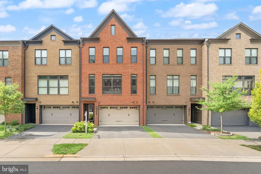 4550 Plateau Dr, Fairfax, VA 22030 - #3