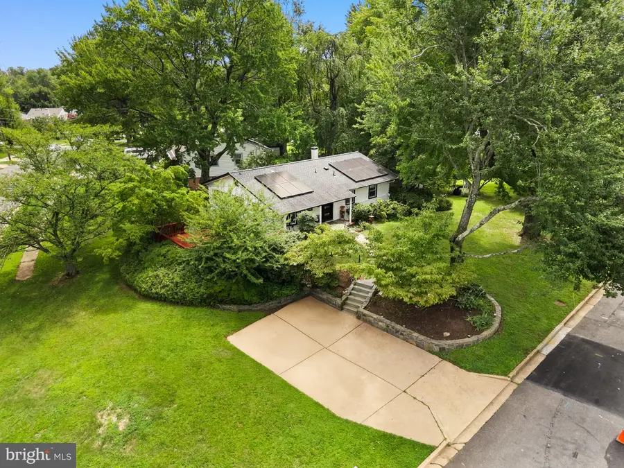 4951 Roslyn Rd, Annandale, VA 22003 - #3
