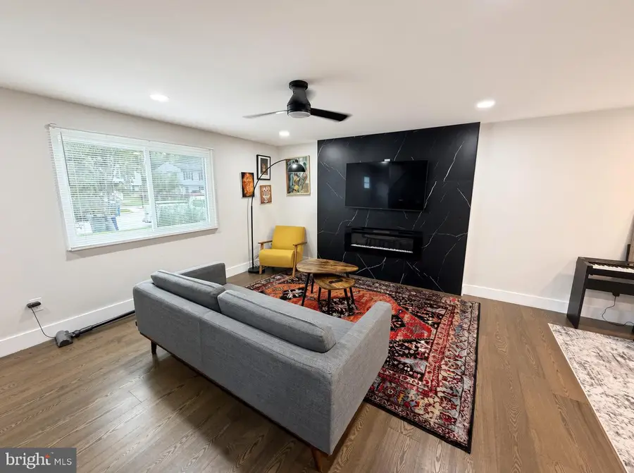 8107 Brown Ct, Alexandria, VA 22306 - #2