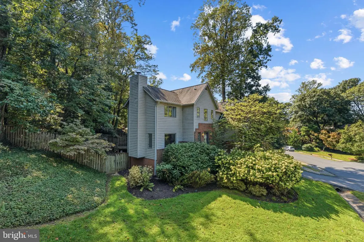 7337 Hooking Rd, McLean, VA 22101 - #1