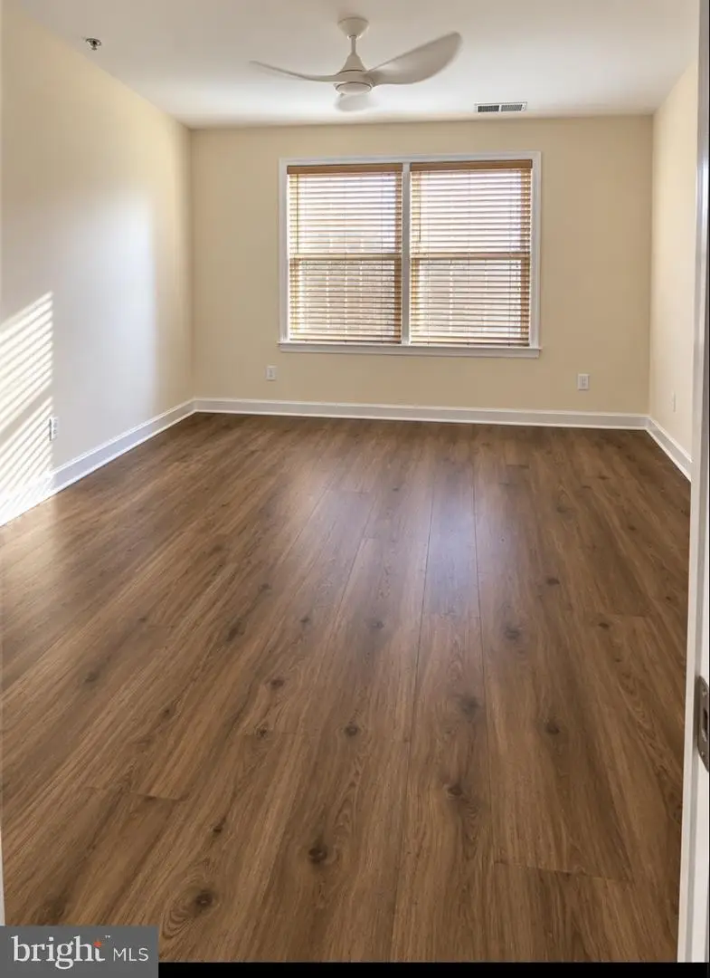 11503 Sperrin Cir #302, Fairfax, VA 22030 - #3