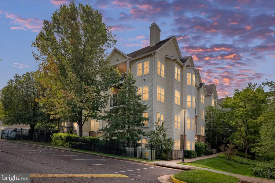 4137 Fountainside Ln #b202, Fairfax, VA 22030 - #2