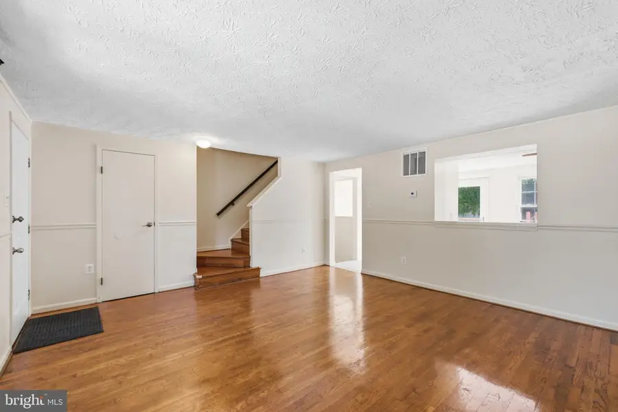 6989 Villa Del Rey Ct, Springfield, VA 22150 - #2