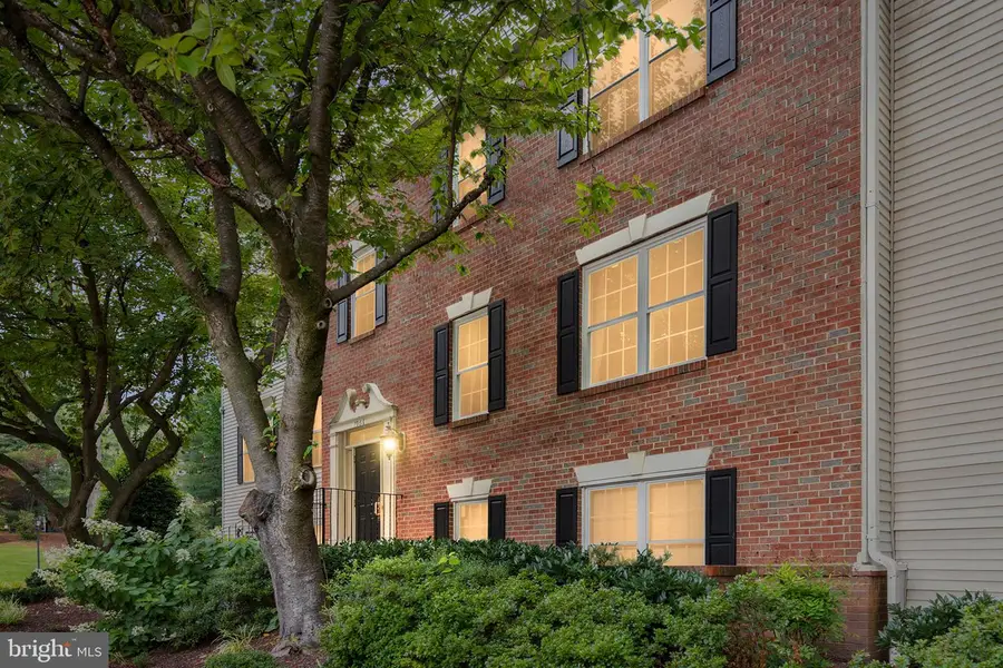 3808 Green Ridge Ct #302, Fairfax, VA 22033 - #2