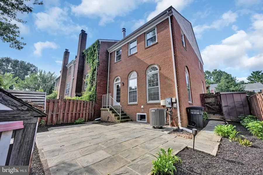 8069 Powderbrook Ln, Springfield, VA 22153 - #3