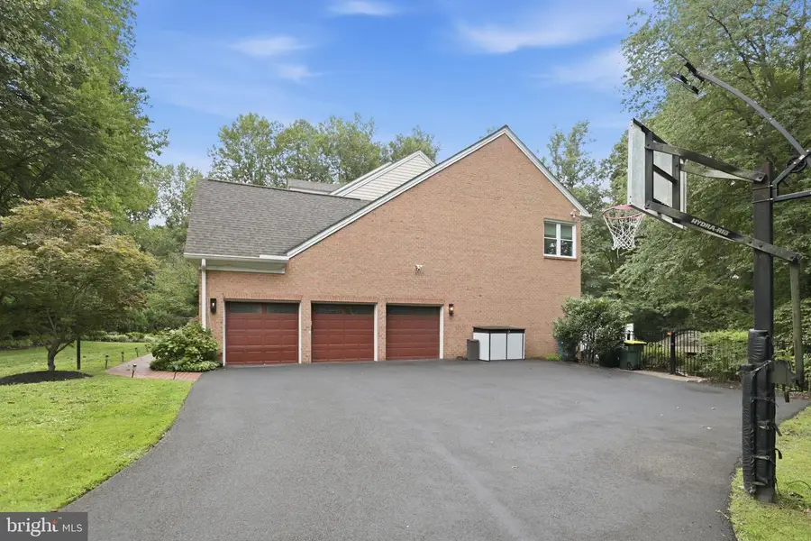 10301 Forest Maple Rd, Vienna, VA 22182 - #2