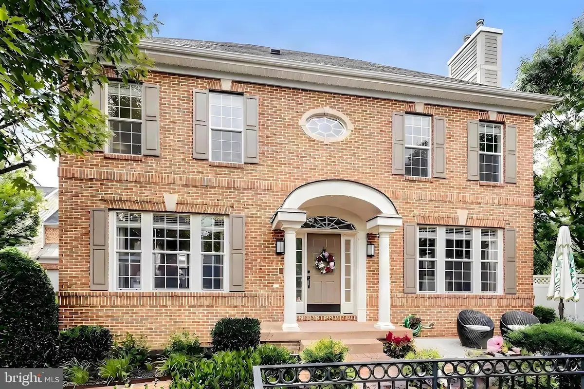 7023 Regional Inlet Dr, Fort Belvoir, VA 22060 - #1