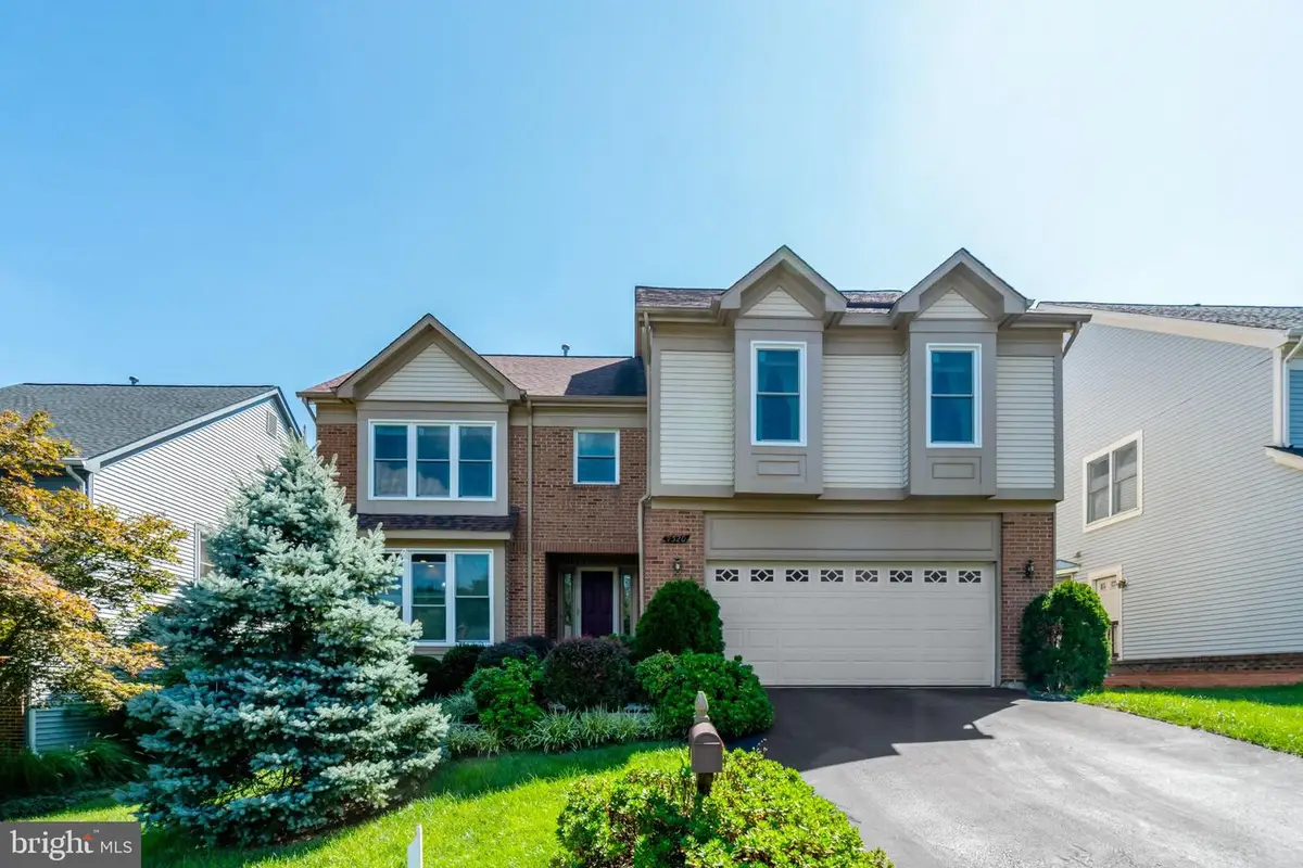 7520 Walnut Hill Ln, Falls Church, VA 22042 - #1