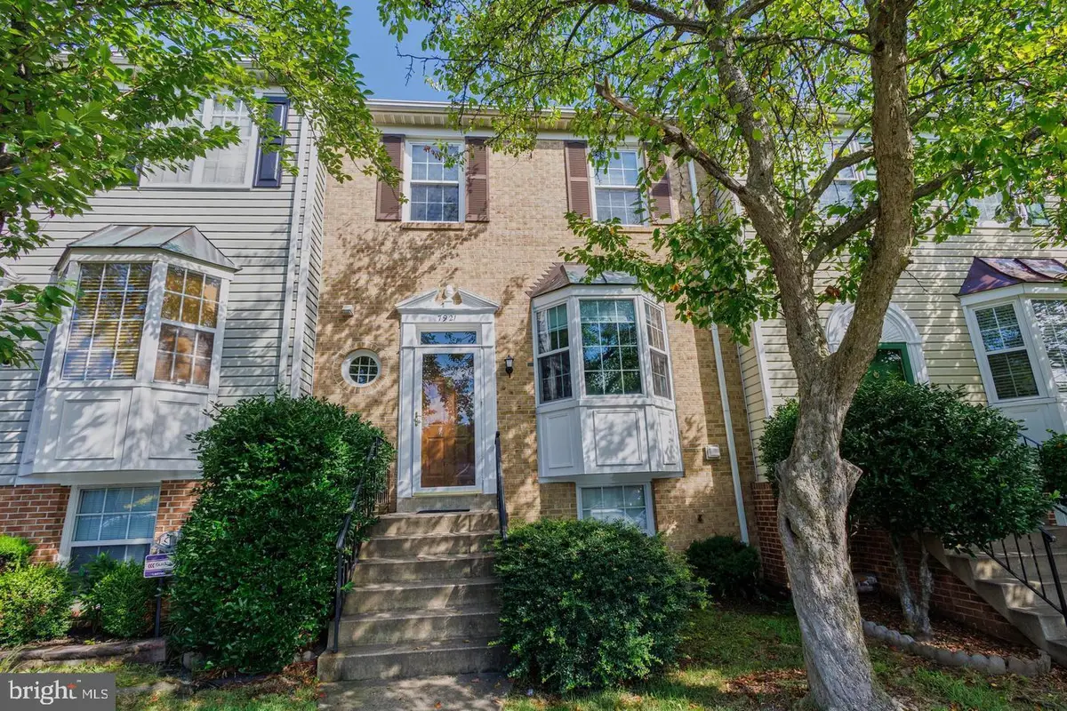7921 Gunston Woods Pl, Lorton, VA 22079 - #1