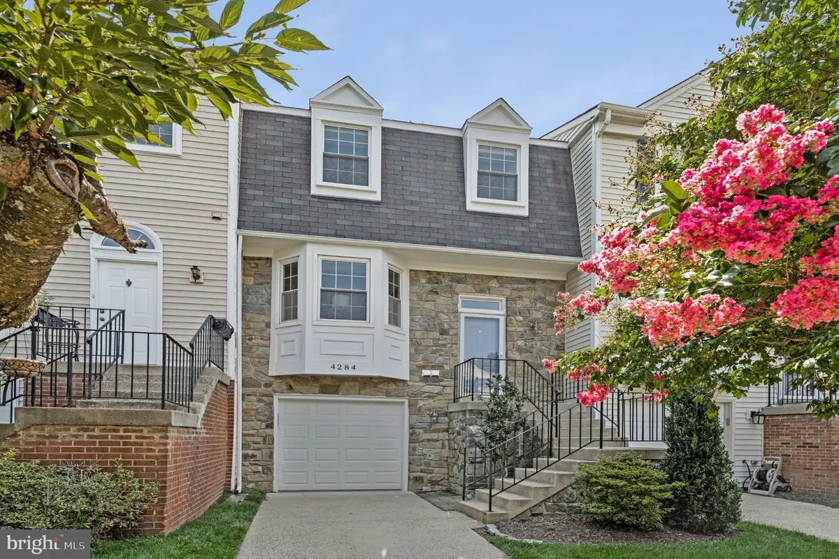4284 Sleepy Lake Dr, Fairfax, VA 22033 - #1