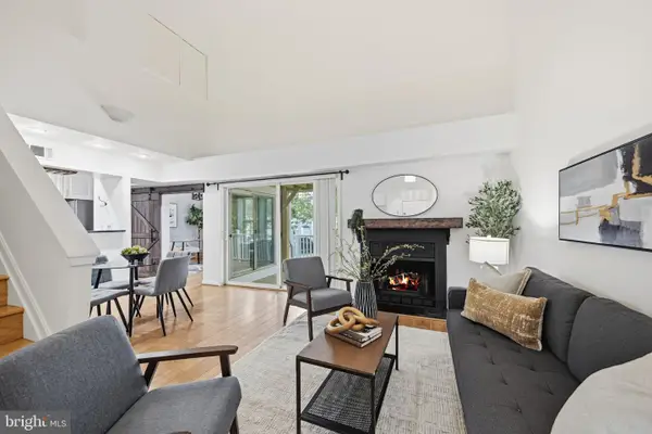 3377 Lakeside View Dr #19-2, FALLS CHURCH, VA 22041
