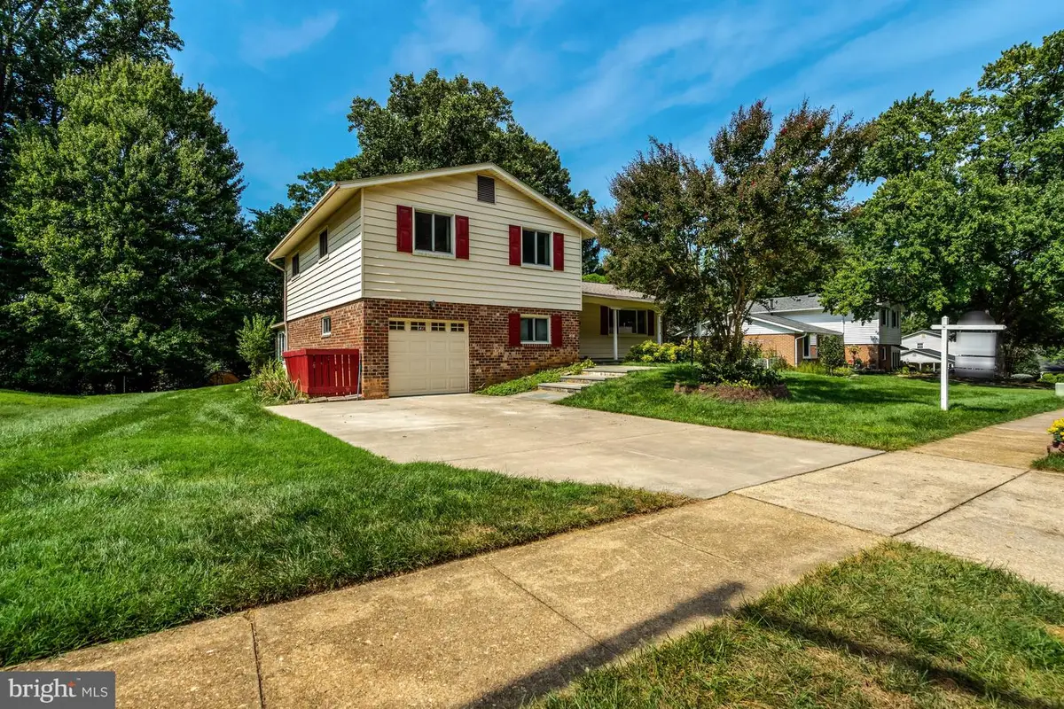 5202 Richardson Dr, Fairfax, VA 22032 - #1