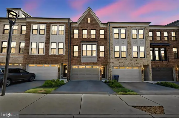 5179 Ridgeview Retreat Dr, CHANTILLY, VA 20151